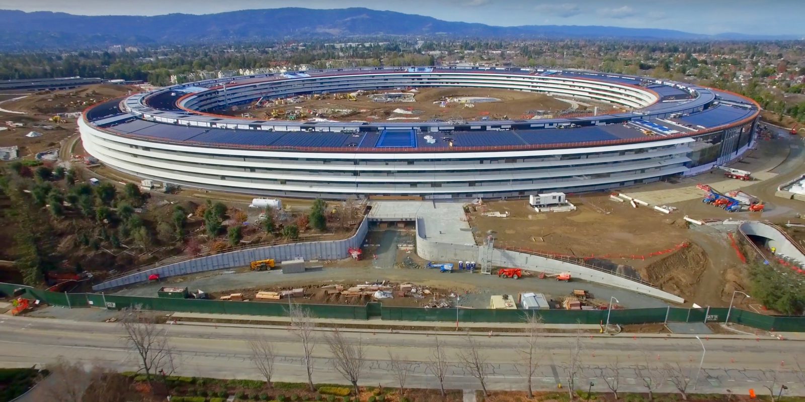 The New Apple Space-Ship Style Campus