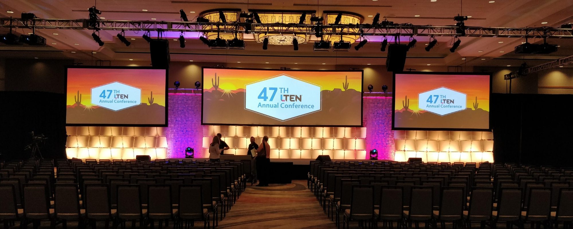 18 Creative Ideas for Corporate Stage Design